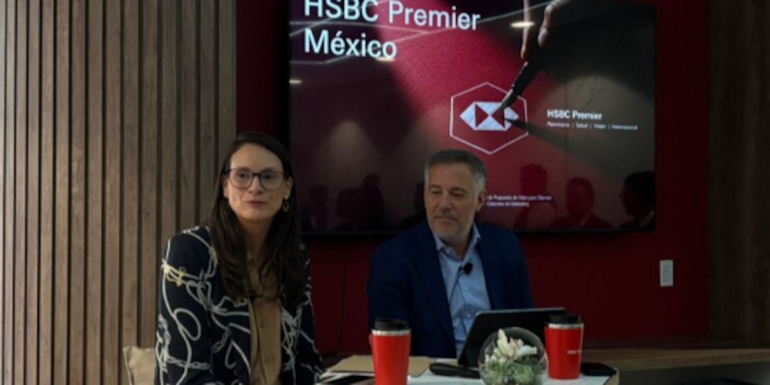 Paula Ospina y Antonio Artigues, directivos de HSBC México, ayer, en conferencia de prensa.