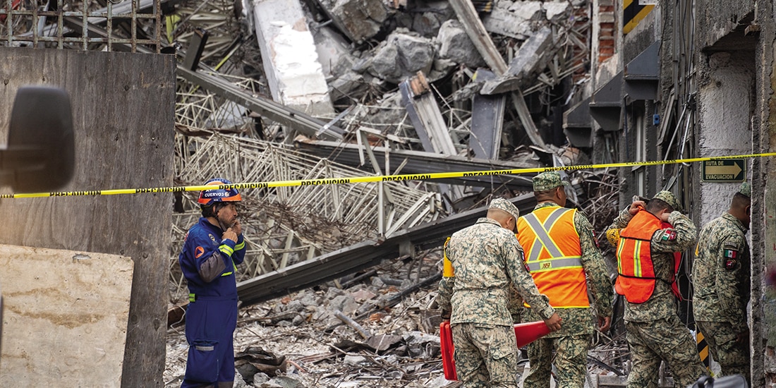 ELEMENTOS del Ejército
y Protección Civil, ayer