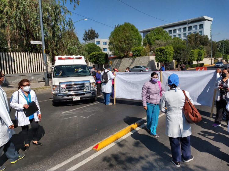 La protesta comenzó alrededor de las 10:00 horas de este lunes 5 de abril.