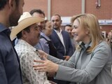 Maru Campos acerca programas y servicios del gobierno de Chihuahua a los 67 municipios.