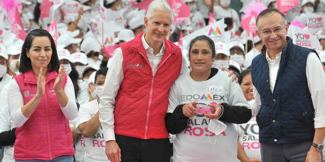 Alfredo Del Mazo entrega más de 3 mil tarjetas del Salario Rosa.