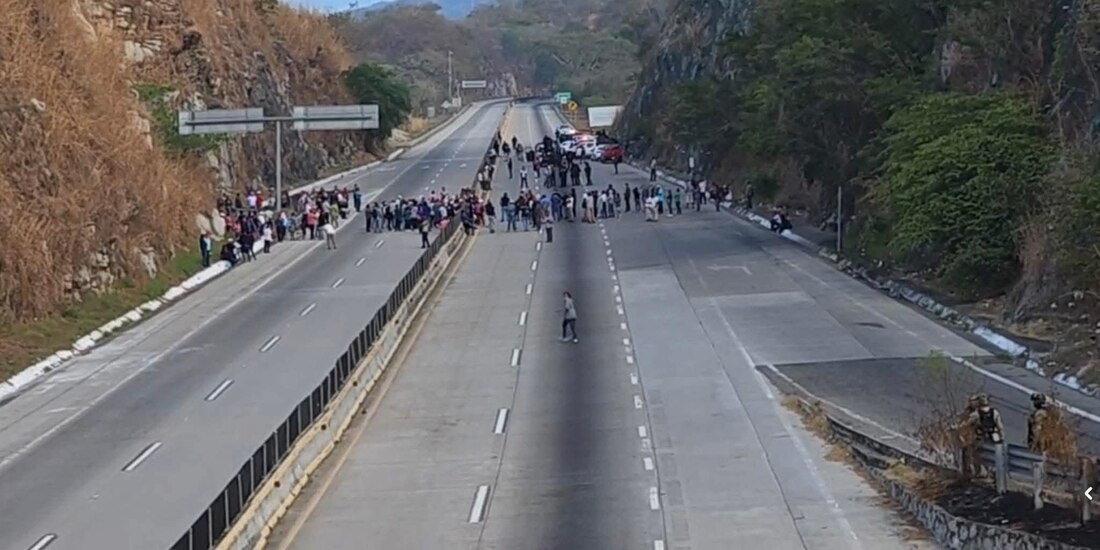 Bloqueo en la Autopista del Sol.
