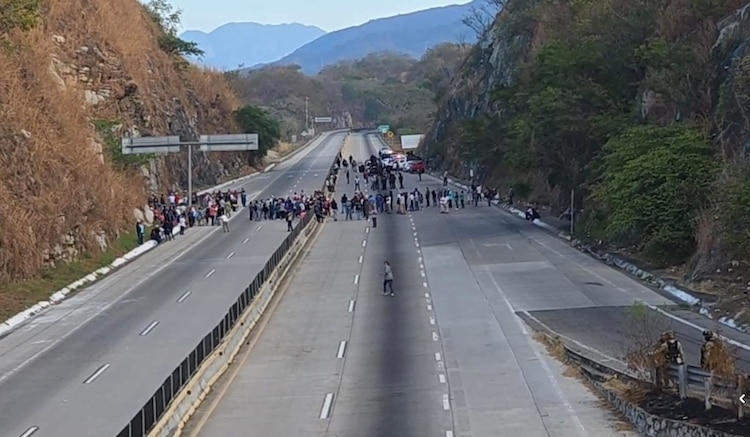 Bloqueo en la Autopista del Sol.
