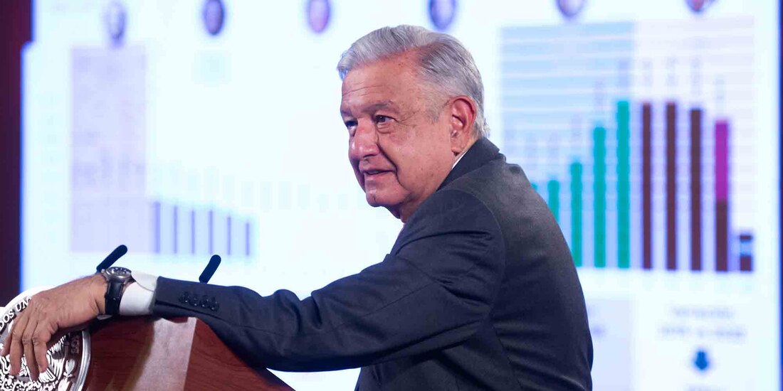 El Presidente en conferencia de prensa.