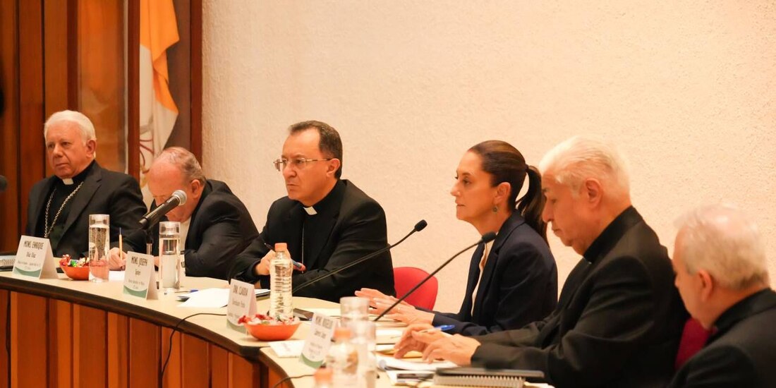 Claudia Sheinbaum con autoridades ecesiásticas.