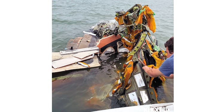 Labores de búsqueda en las costas de Texas, el pasado martes, tras el accidente.