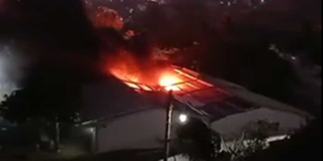 Arden salones del CONALEP en Salina Cruz, Oaxaca; no se reportan víctimas