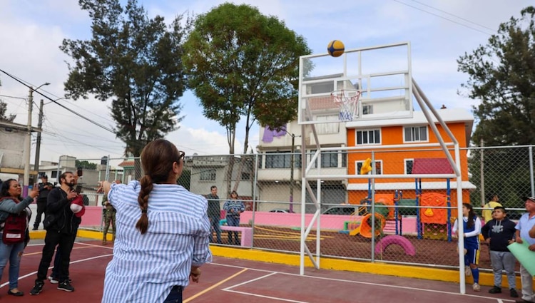 La presidenta municipal hizo un llamado urgente a la ciudadanía para mantener el orden y recordar que la vía pública no debe usarse como depósito.