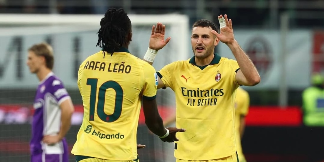 Santiago Giménez en un partido con el AC Milan