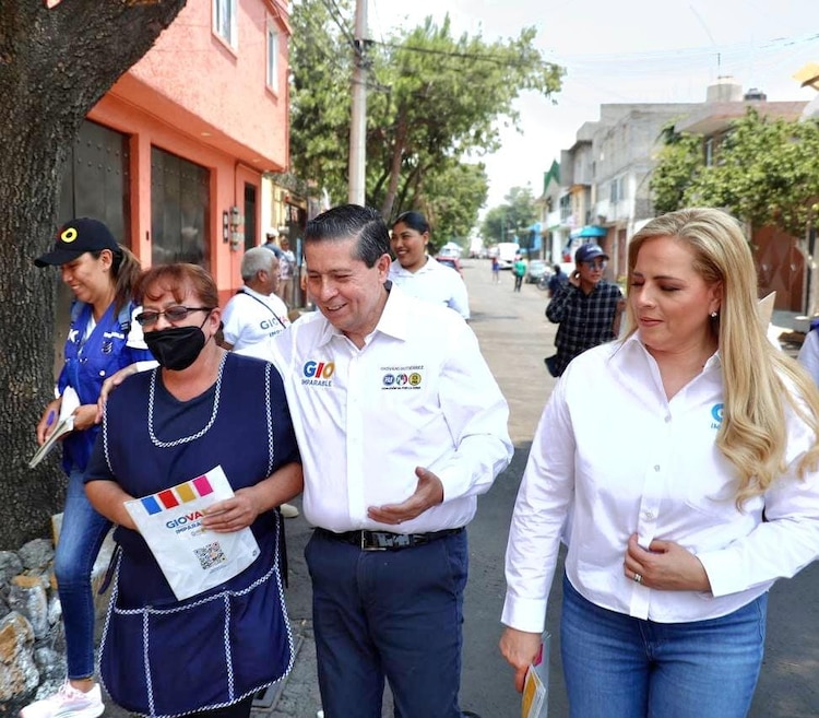 El candidato dialogó con vecinos de la alcaldía Coyoacán.