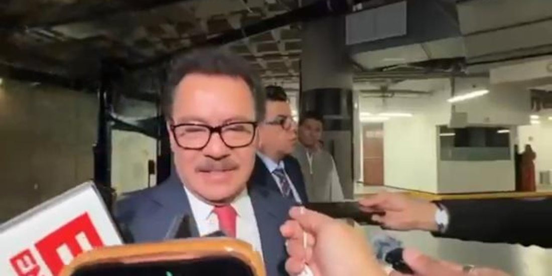 Ignacio Mier, entrevistado por medios de comunicación al término de la plenaria de los senadores de Morena.