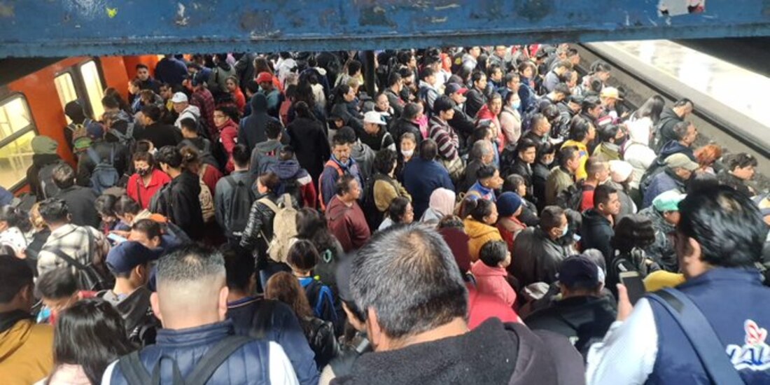 Si usas el Metro CDMX este martes 7 de noviembre, te decimos en qué estaciones y Líneas hay avance lento de trenes y saturación de pasajeros.