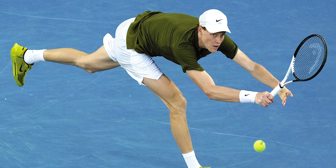 El italiano regresa uno de los saques de su oponente, ayer, en el duelo del Australian Open.