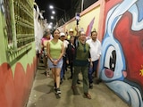 La alcaldesa de Ecatepec, Azucena Cisneros, encabezó la inauguración del corredor iluminado y recuperado.