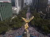 Miles de personas acudieron a la marcha en defensa del INE.