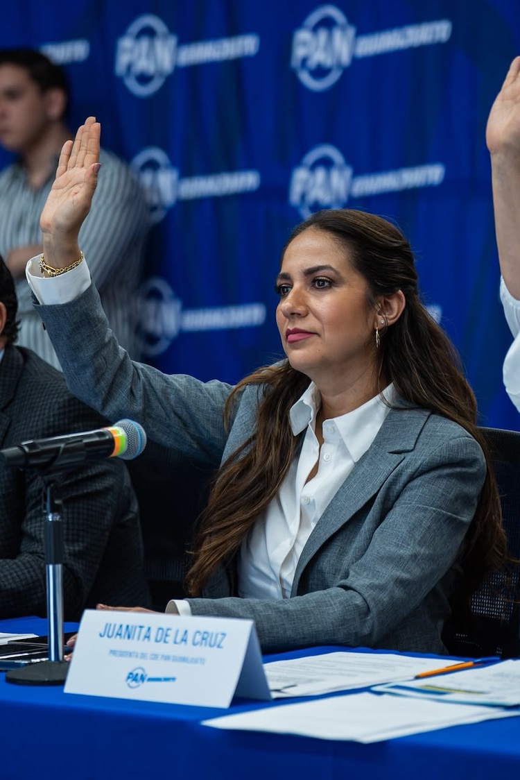 La gobernadora Libia Dennise García Muñoz Ledo atestigua la presentación de la nueva estrategia de apertura ciudadana en Guanajuato.