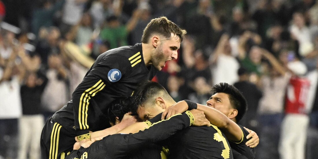 Futbolistas del Tricolor celebran un gol
en marzo.