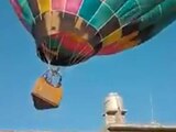 Globo aerostático atraviesa cable de luz y derriba tinaco en León
