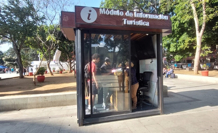 Módulos de información turística en Oaxaca.