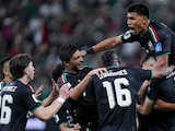 Jugadores mexicanos celebran el gol ante Corea del Sur.
