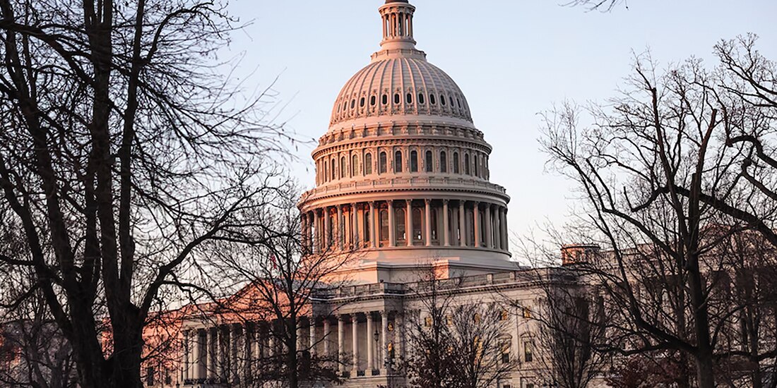 La Cámara de Representantes de EU votó para poner fin al cierre de gobierno más largo en la historia del país, ayer.