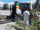 Reportan varios lesionados y al menos una persona muerta tras accidente de autobús en Autopista del Sol.