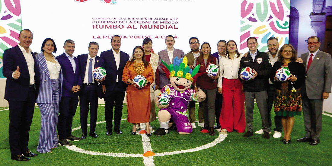 Clara Brugada con los alcaldes y alcaldesas, tras instalar el gabinete para el Mundial.