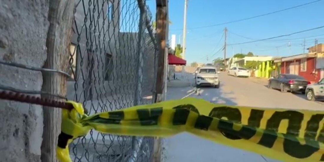 Personal de la Fiscalía General de Chihuahua acordonó los alrededores de la casa en donde ocurrió la agresión en la ciudad fronteriza, ayer.