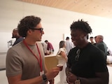 Memo Ochoa y Speed se encontraron en el evento de Apple.