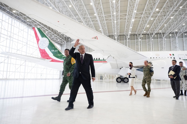 El presidente de México, Andrés Manuel López Obrador y el secretario de la Defensa Nacional (Sedena), Luis Crescencio Sandoval, el 27 de julio de 2020.
