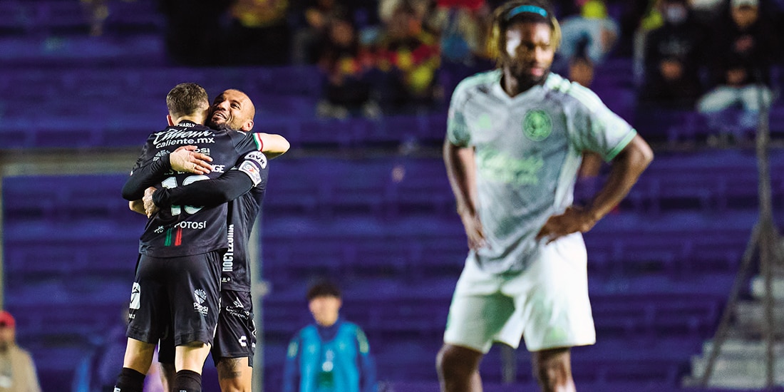Jugadores de San Luis celebran la victoria ante las Águilas, ayer, en la CDMX