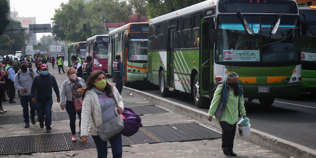Cámara de Diputados dialoga con autoridades de la capital por ruta de RTP habilitada cerca de San Lázaro.