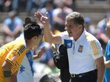 Alan Pulido y Ricardo Ferretti durante la época en la que el 'Tuca' dirigía a Tigres y al delantero tamaulipeco en la Liga MX.