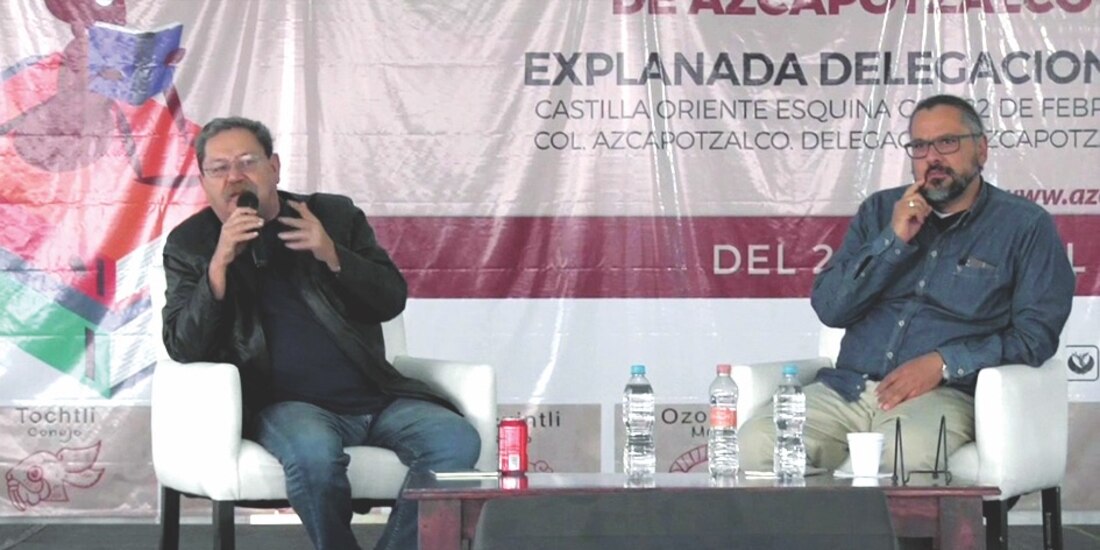 Paco Ignacio Taibo II (izq.) y Nahum Montt, en mayo de 2017, en Azcapotzalco.