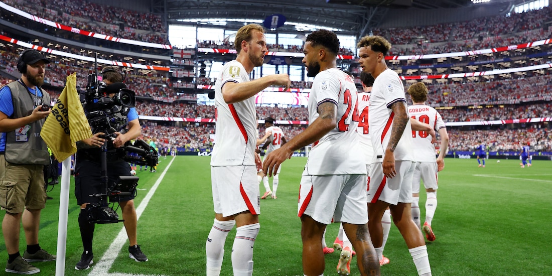 Harry Kane festeja con sus compañeros uno de sus goles en el triunfo de Inglaterra sobre Croacia en el Mundial 2026.