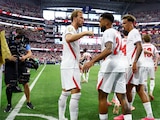 Harry Kane festeja con sus compañeros uno de sus goles en el triunfo de Inglaterra sobre Croacia en el Mundial 2026.