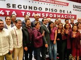 Gobernadores de Morena en el Congreso Nacional para renovar dirigencia; al centro: Andrés López Beltrán y Luisa María Alcalde.