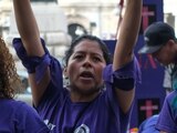 Mujeres realizan un performance para visibilizar la importancia de la Ley Olimpia, el pasado 9 de diciembre, en esta capital.