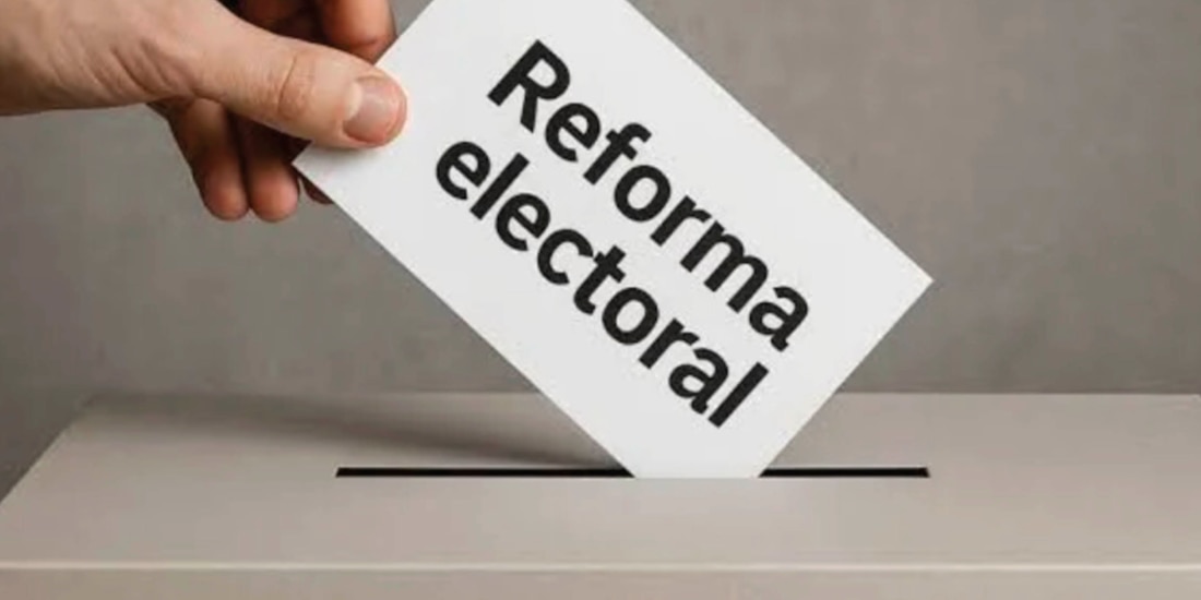 Revisan propuesta de la reforma electoral en Palacio Nacional.