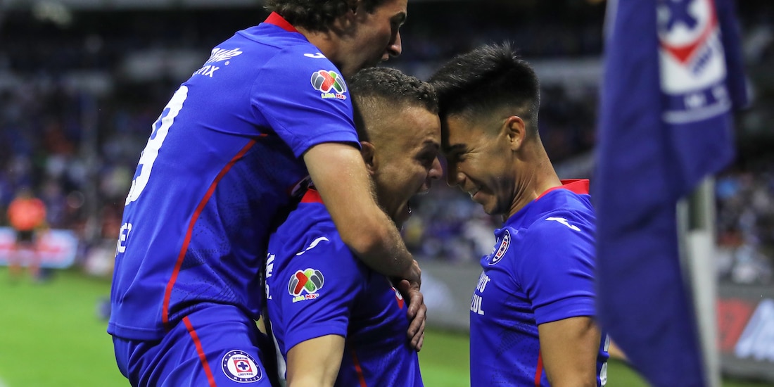 Jugadores del Cruz Azul celebran una anotación en la Final de la Liga MX