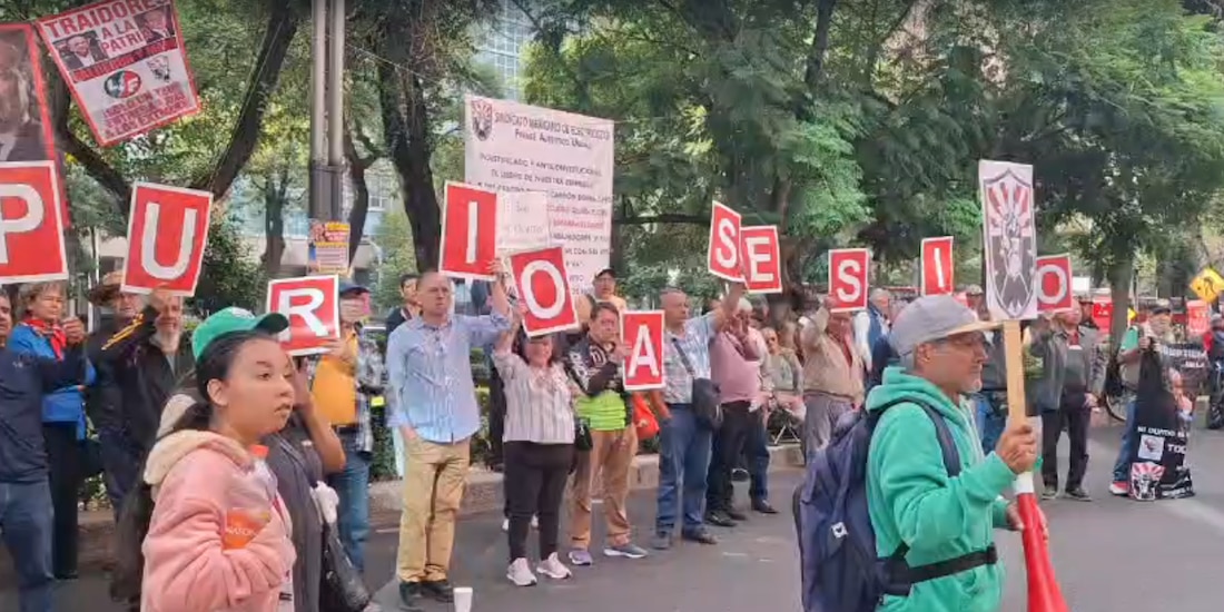 Extrabajadores de Luz y Fuerza del Centro se manifiestan este 30 de septiembre