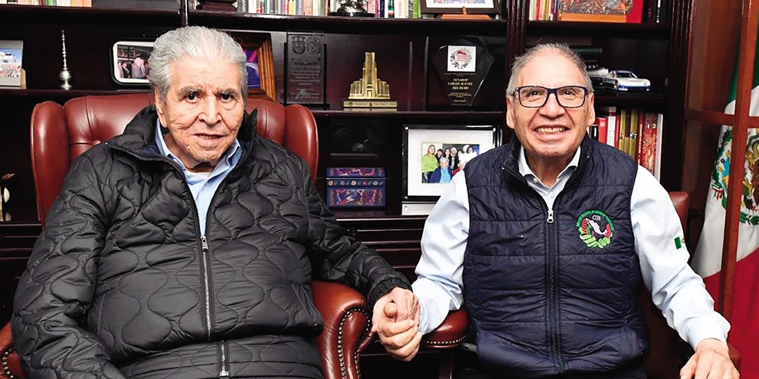 Los líderes de la CTM Carlos Aceves del Olmo (izq.) y Gerardo Cortés, en una reunión el pasado 17 de junio de 2025.