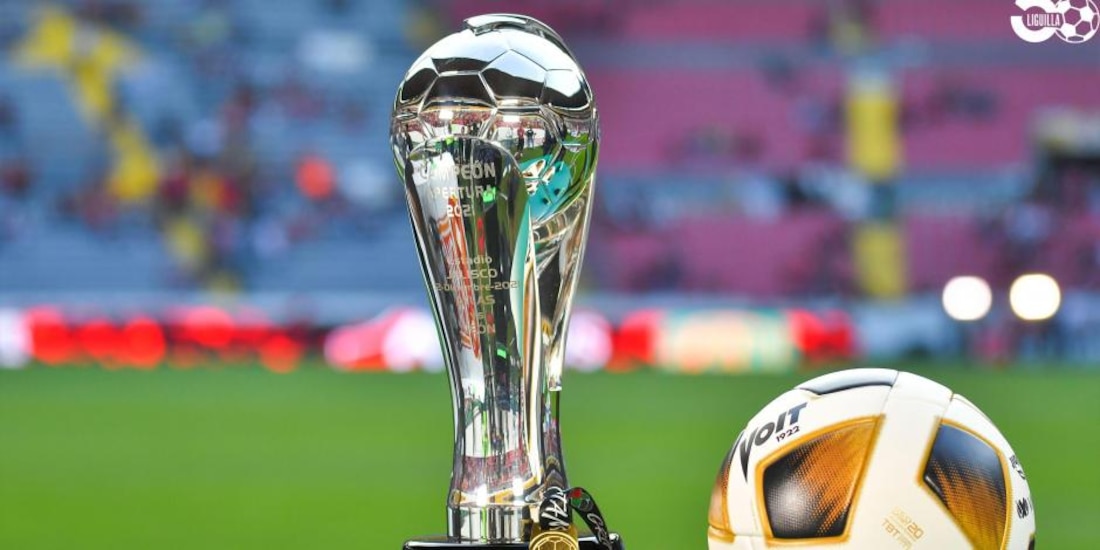 El trofeo de la Liga MX en el Estadio Jalisco el pasado 12 de diciembre, previo a la final de vuelta del Apertura 2021 entre Atlas y León.