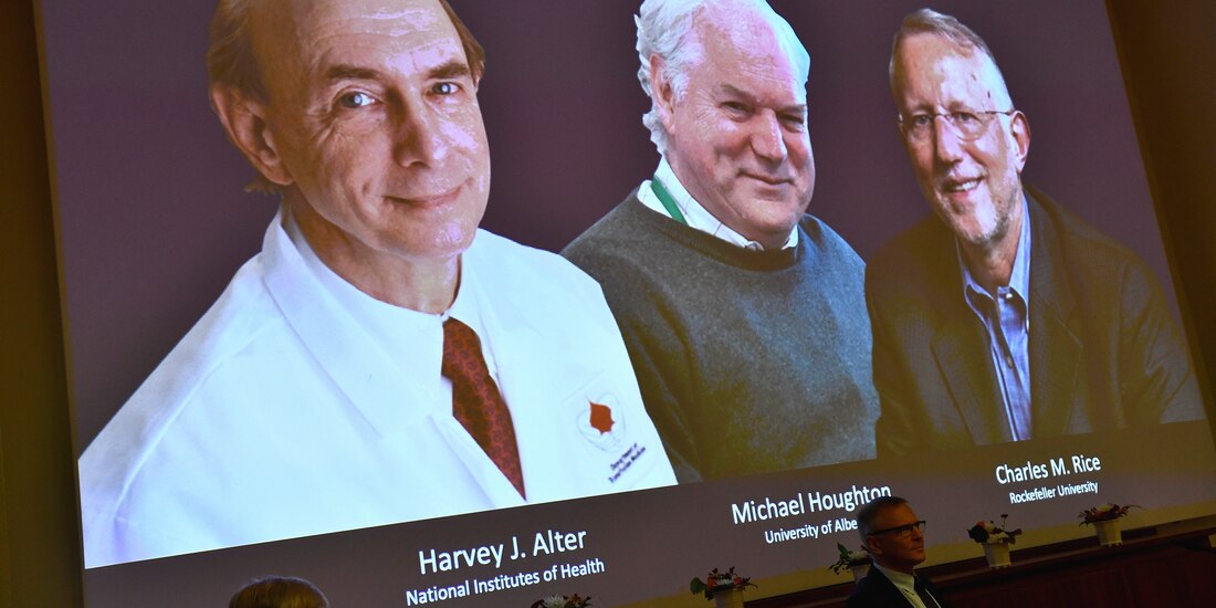 Harvey J. Alter, Michael Houghton y Charles M. Rice, aparecen en una pantalla, el 5 de octubre de 2020.