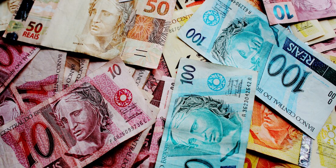 Taxista brasileño encontró en su cuenta bancaria una cantidad desproporcionada de dinero.