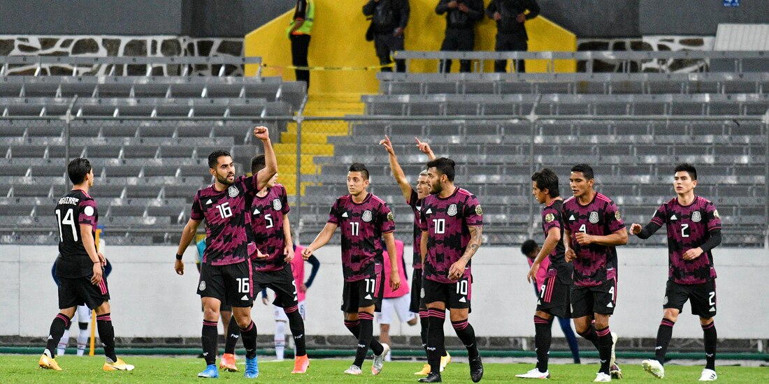 Jugadores del Tricolor Sub 23 celebran el gol contra Estados Unidos en el cierre de la fase de grupos del Preolímpico de Concacaf.