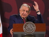 INE ordena bajar mañanera de AMLO por hablar de la banda presidencial.