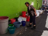 CIUDAD DE MÉXICO, 26ENERO2024.- Autoridades de la alcaldía Azcapotzalco enviaron pipas de agua potable a vecinos de la colonia Santa Inez, esto luego del bloqueo en Avenida 16 de septiembre esquina con Avenida Ahuehuete para exigir que el suministro del vital líquido.
FOTOS: ROGELIO MORALES /CUARTOSCURO.COM