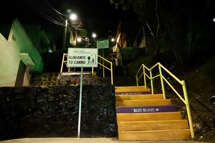 Camino blindado 17, en foto, busca garantizar seguridad de transeúntes.