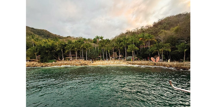 Mar de camino a la playa Las Caletas.